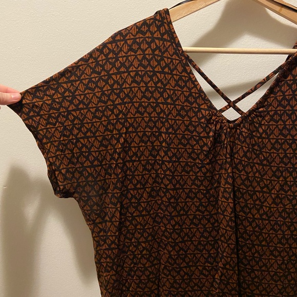 Soft & Cozy Apt. 9 Top w/ front X Detail - Picture 4 of 5